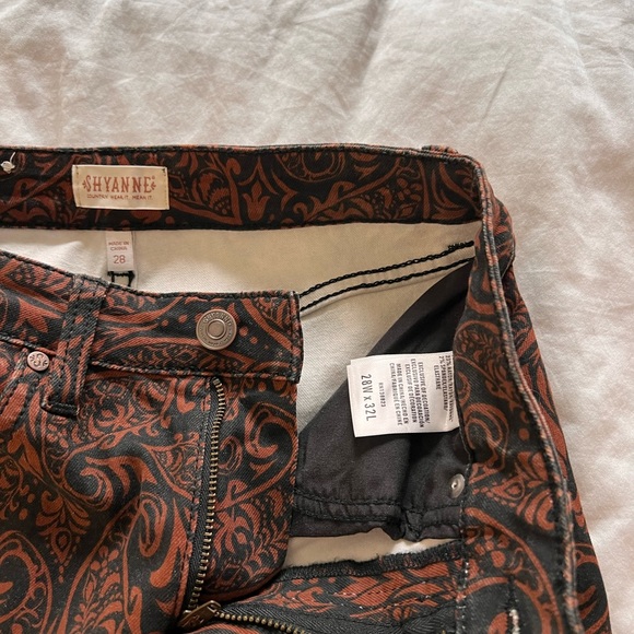 Adorable and very flattering jeans - Picture 4 of 5